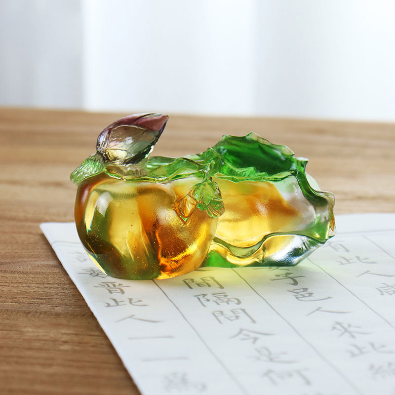 Ozdoby z farebného krištáľového skla v tvare tomelu