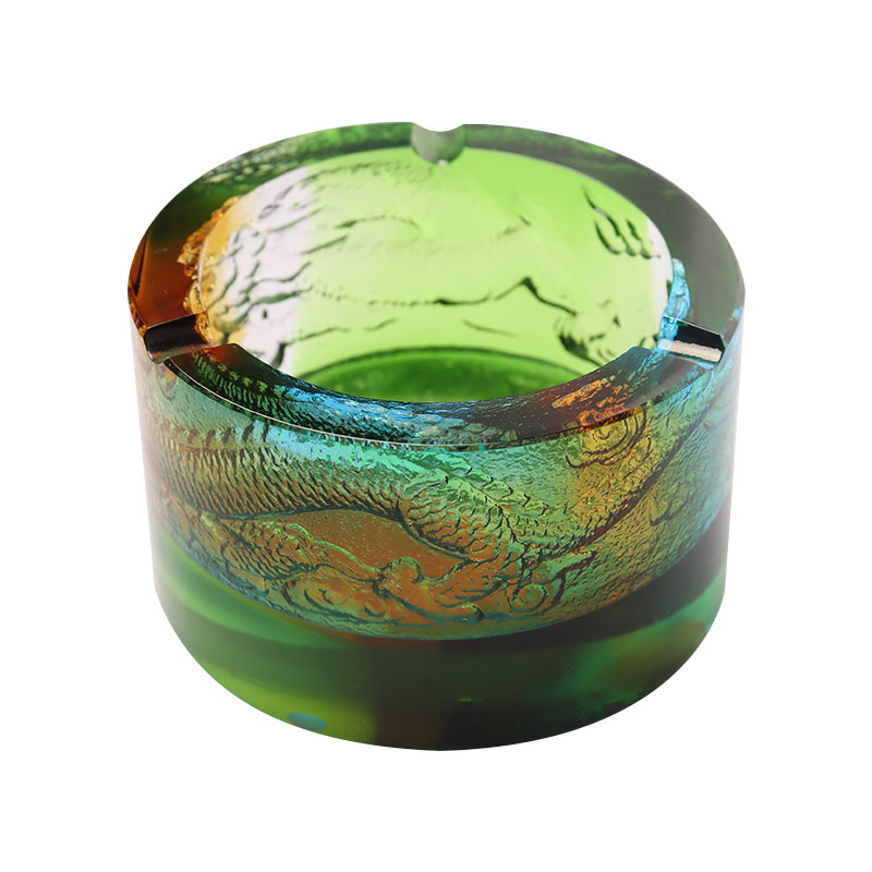 Sklenený popolník so vzorom draka z mora