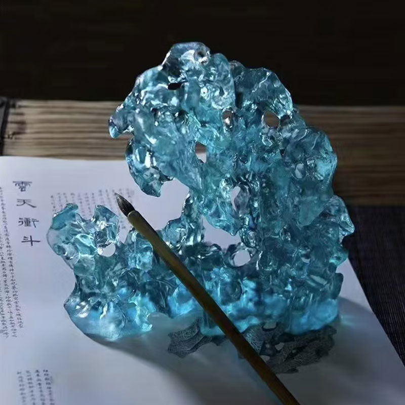 Modré sklenené ozdoby v tvare skaly