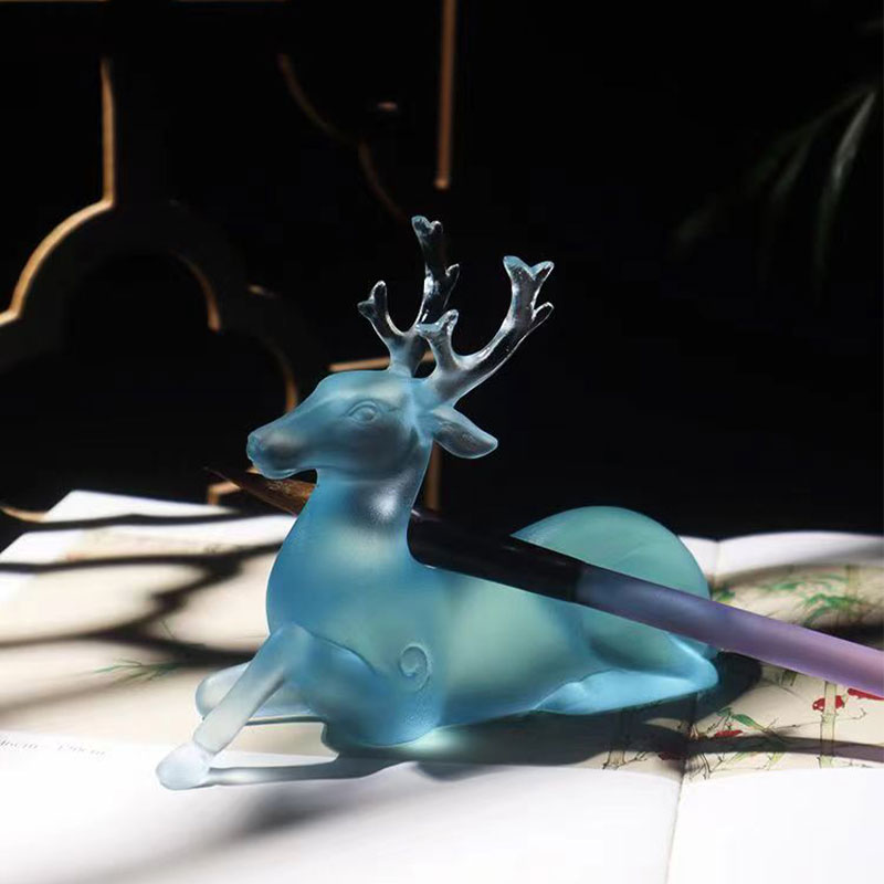 Modrý sklenený držiak kefy v tvare jeleňa