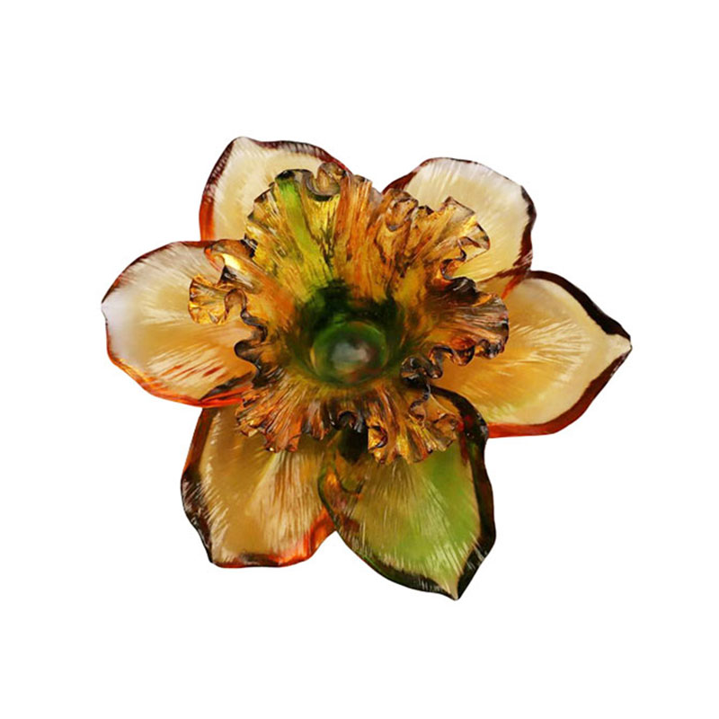 Sklenený svietnik v tvare okvetného lístka