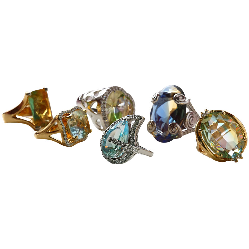 Prsteň s brúseným sklom v tvare slzy