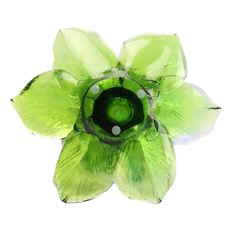 Sklenený svietnik v tvare okvetného lístka