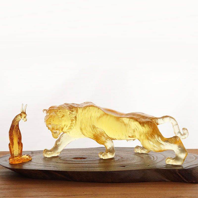 Tigrované ozdoby z glazúry zlatej farby