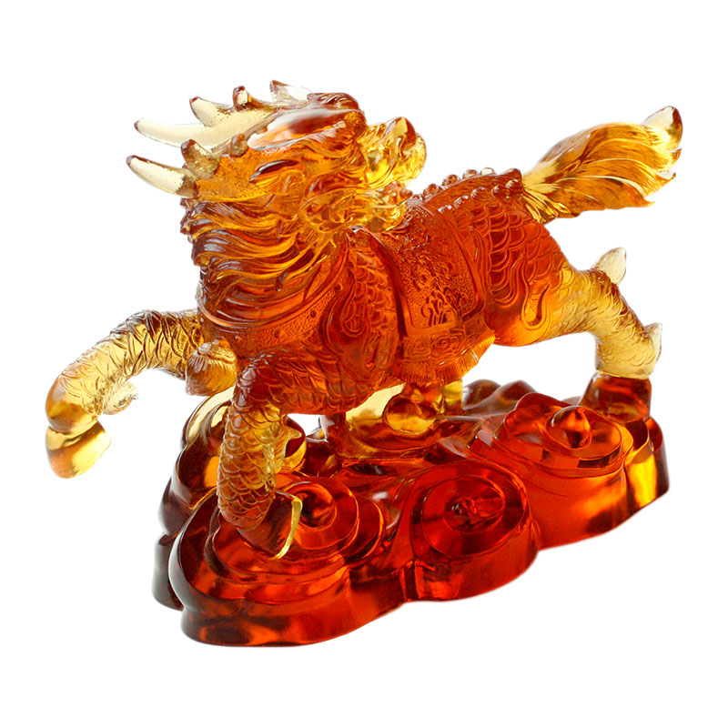 Ozdoby z mýtického zvieraťa z jantárového skla