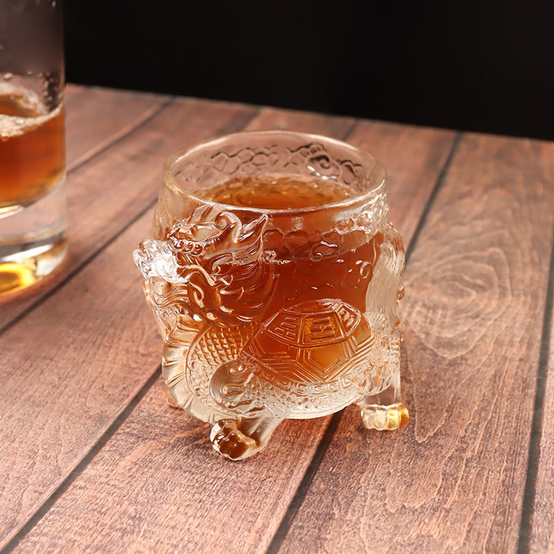 Starožitný drak reliéfny sklenený pohár na víno šálka na čaj