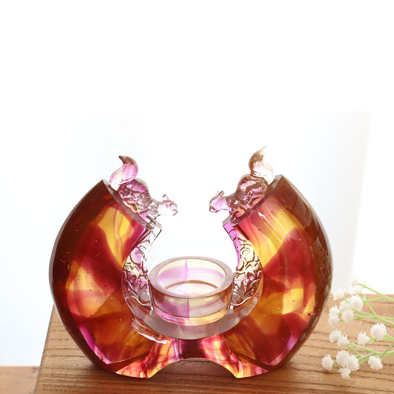 Svietnik z fialovej glazúry