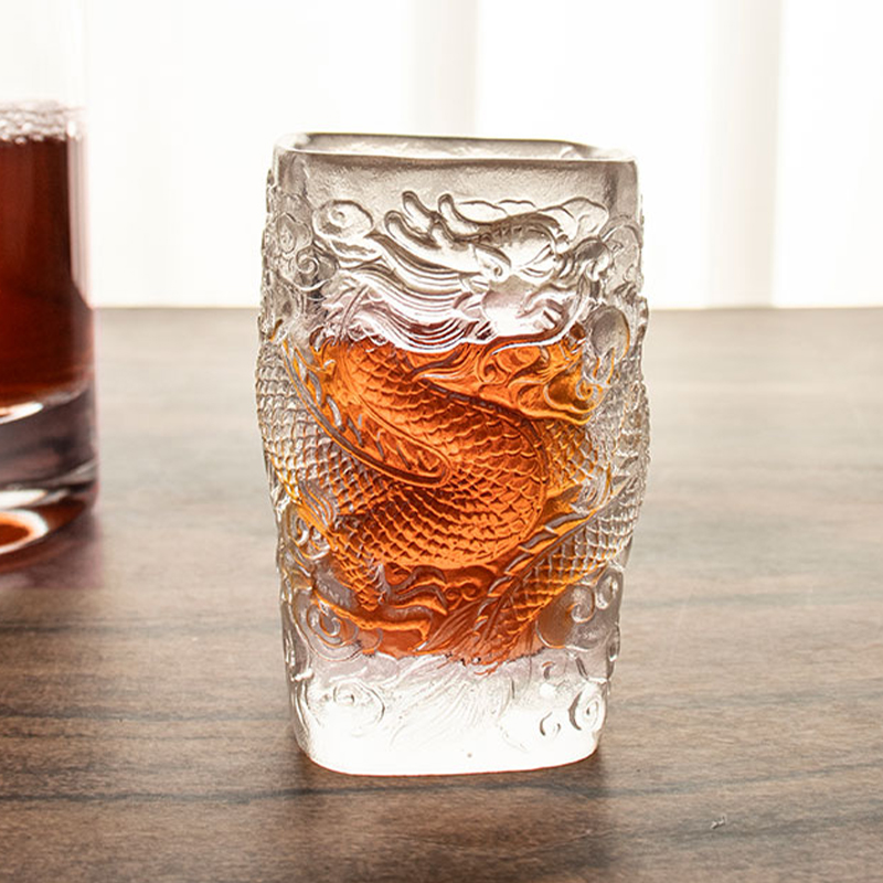 Starožitný drak reliéfny sklenený pohár na víno šálka na čaj