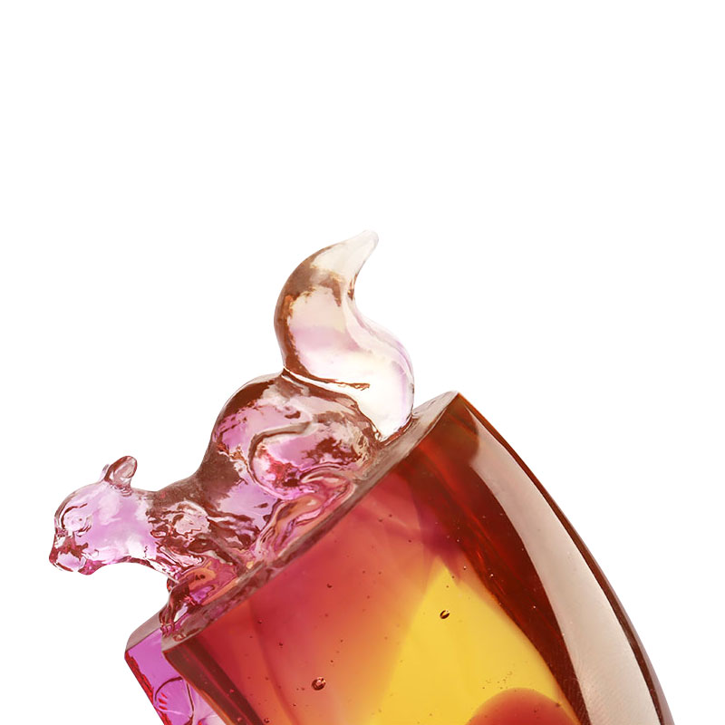 Svietnik z fialovej glazúry