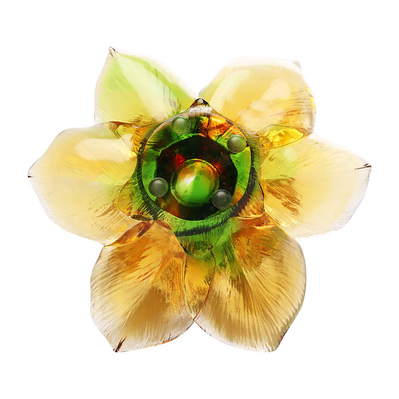 Sklenený svietnik v tvare okvetného lístka