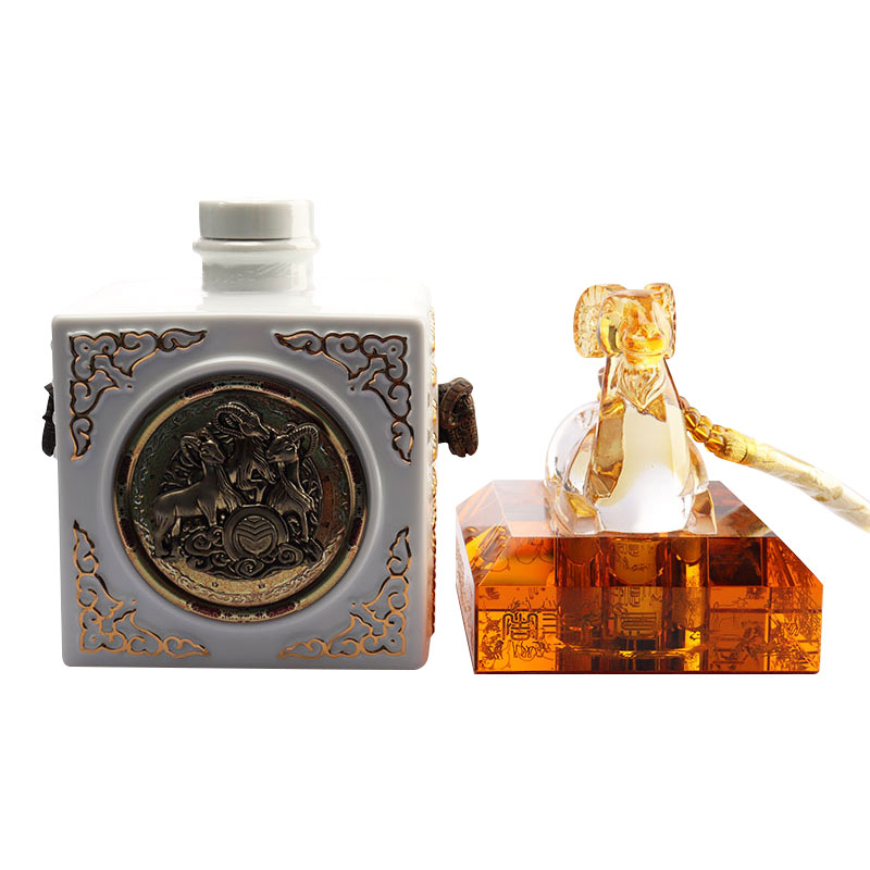 Súprava fliaš na víno v tvare uzáveru čínskeho zverokruhu z krištáľového skla