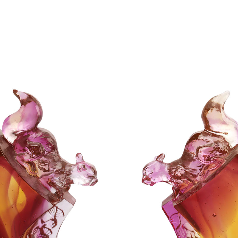 Svietnik z fialovej glazúry