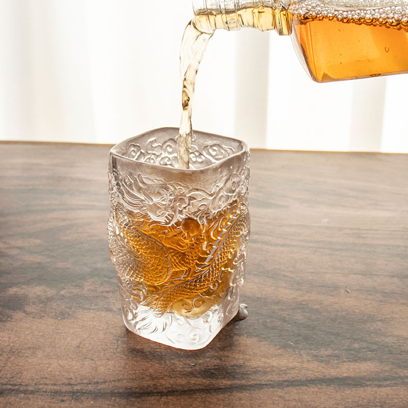 Starožitný drak reliéfny sklenený pohár na víno šálka na čaj