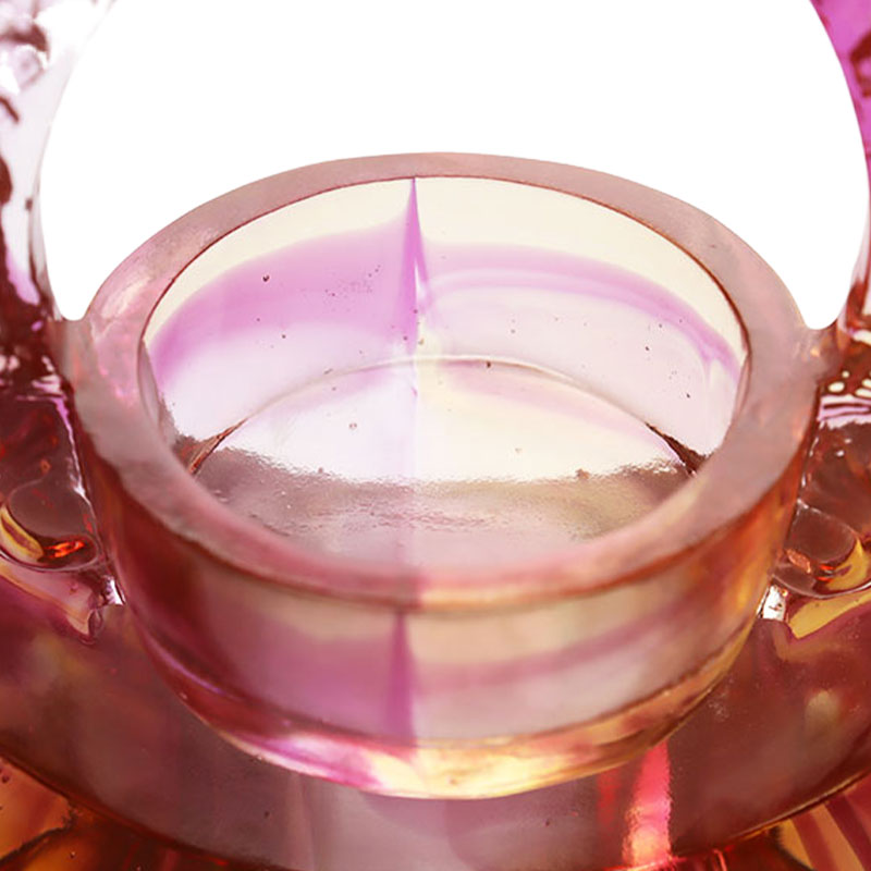 Svietnik z fialovej glazúry