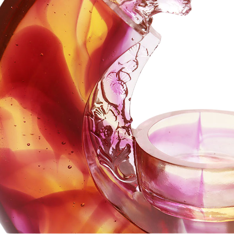 Svietnik z fialovej glazúry