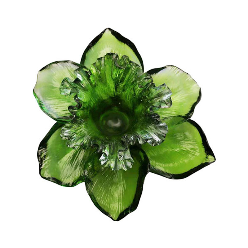 Sklenený svietnik v tvare okvetného lístka