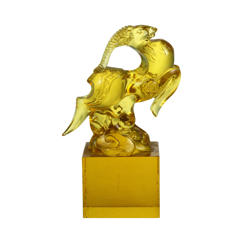 Zlatá priehľadná sklenená krištáľová pečať v tvare ovečky