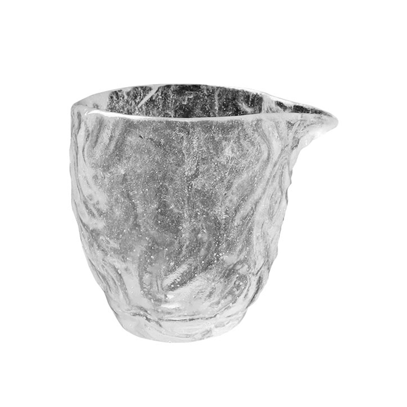 Súprava sklenených čajových šálok s bublinkovým vzorom na použitie v domácej kancelárii