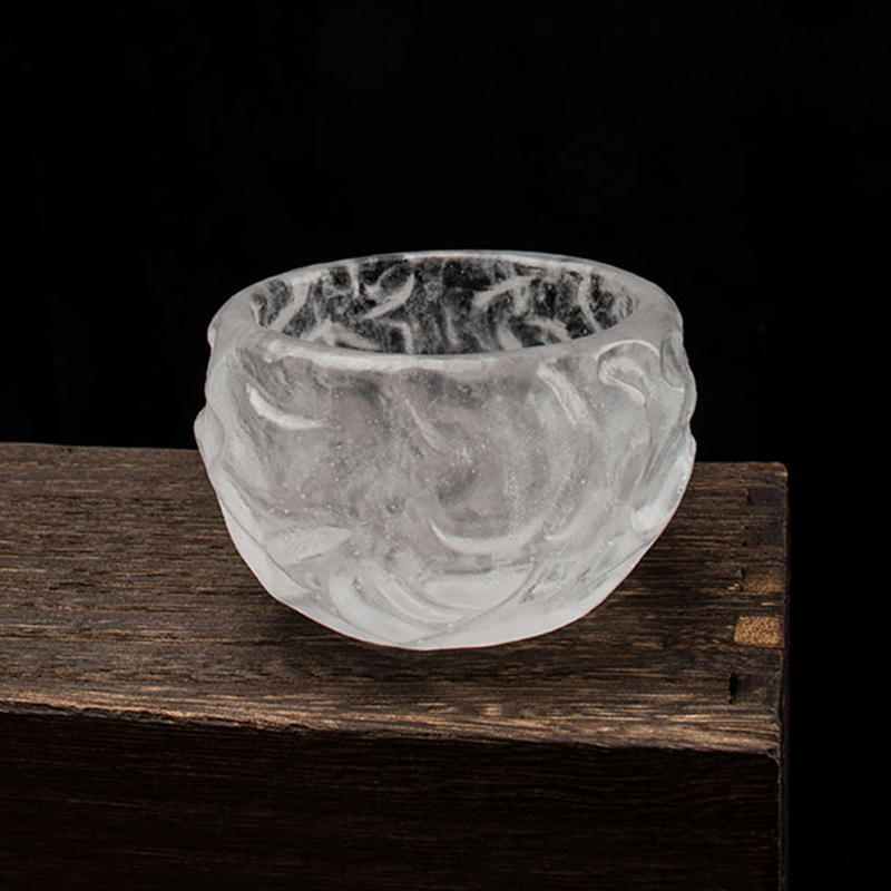 Súprava sklenených čajových šálok s bublinkovým vzorom na použitie v domácej kancelárii