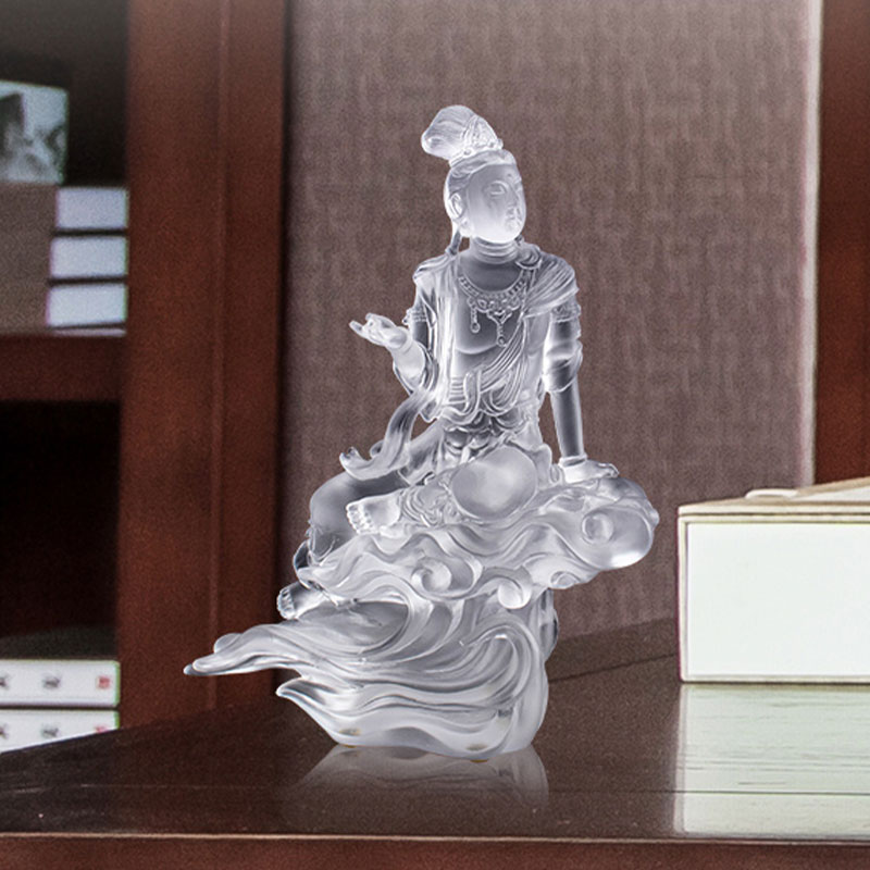Priehľadná sklenená plastika Avalokiteśvara Bodhisattva
