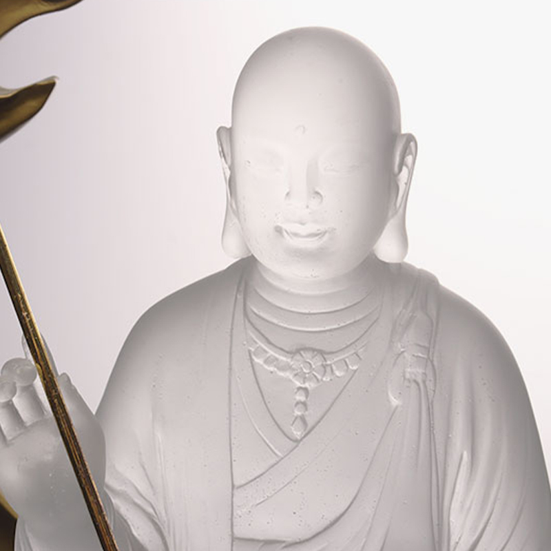 Sklenená socha Ksitigarbha Bodhisattvu